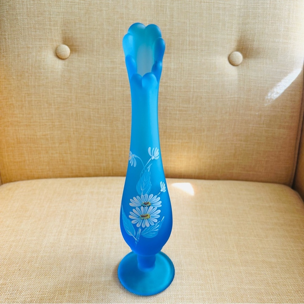 Vintage Westmoreland Glass Bud Vase Swung Misty Satin blue daisy hand painted - Picture 1 of 9
